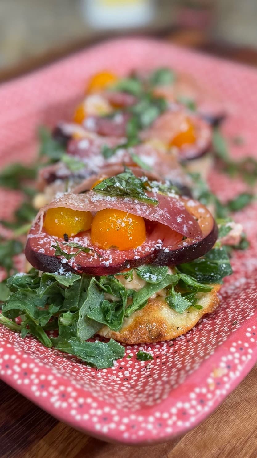 Herbed Protein Flip™ Flatbreads with Roasted Red Pepper Feta, Prosciutto & Cherokee Tomato